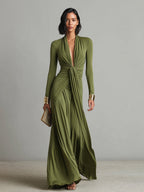 Vestido largo de seda elástica verde oliva con escote en V