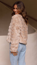 Nieve Suave - Chaqueta corta de pelo sintético para mujer | Frente abierto