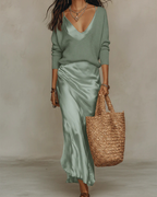 Elen – Conjunto de vestido y jersey de satén con encanto atemporal.