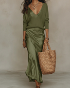Elen – Conjunto de vestido y jersey de satén con encanto atemporal.