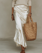 Elen – Conjunto de vestido y jersey de satén con encanto atemporal.