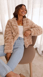 Nieve Suave - Chaqueta corta de pelo sintético para mujer | Frente abierto